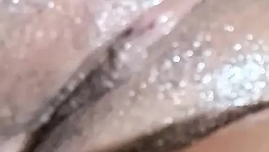 Kolombiyalı kadın komşusuyla mastürbasyon yapıyor