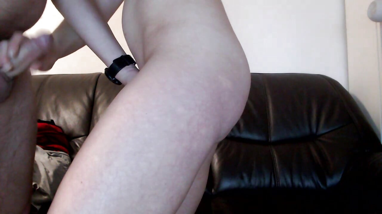 Fucking girlfriend in kitchen doggystyle