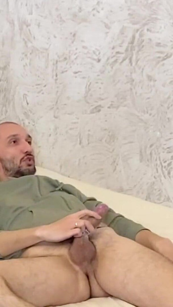 Kultni trenutak iz filma "Rogonja gleda kako njegovu vruću ženu jebe stanodavac za najam!"