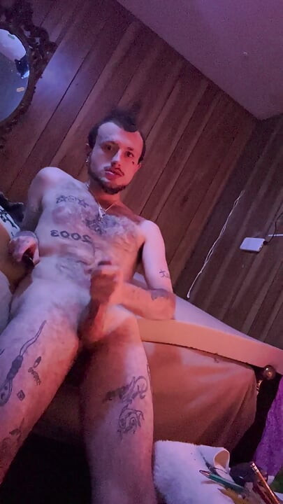 เดี่ยวชายมีรอยสัก