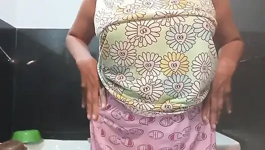 Anne whitw edge lagi asik muasin memekku pakai mainan seks favoritnya di kolombo