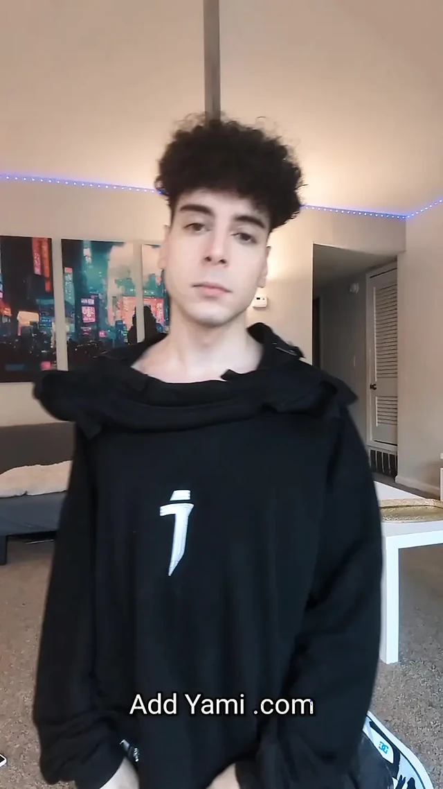 TikTok boy stripping, dancing, dwerking