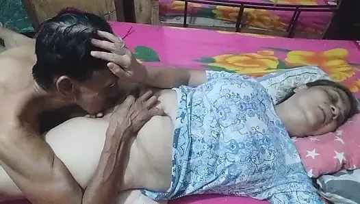 Cewek itu keliatan nikmat dan enak