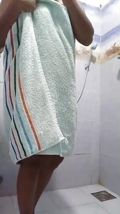 Awek kampus Sri Lanka mandi