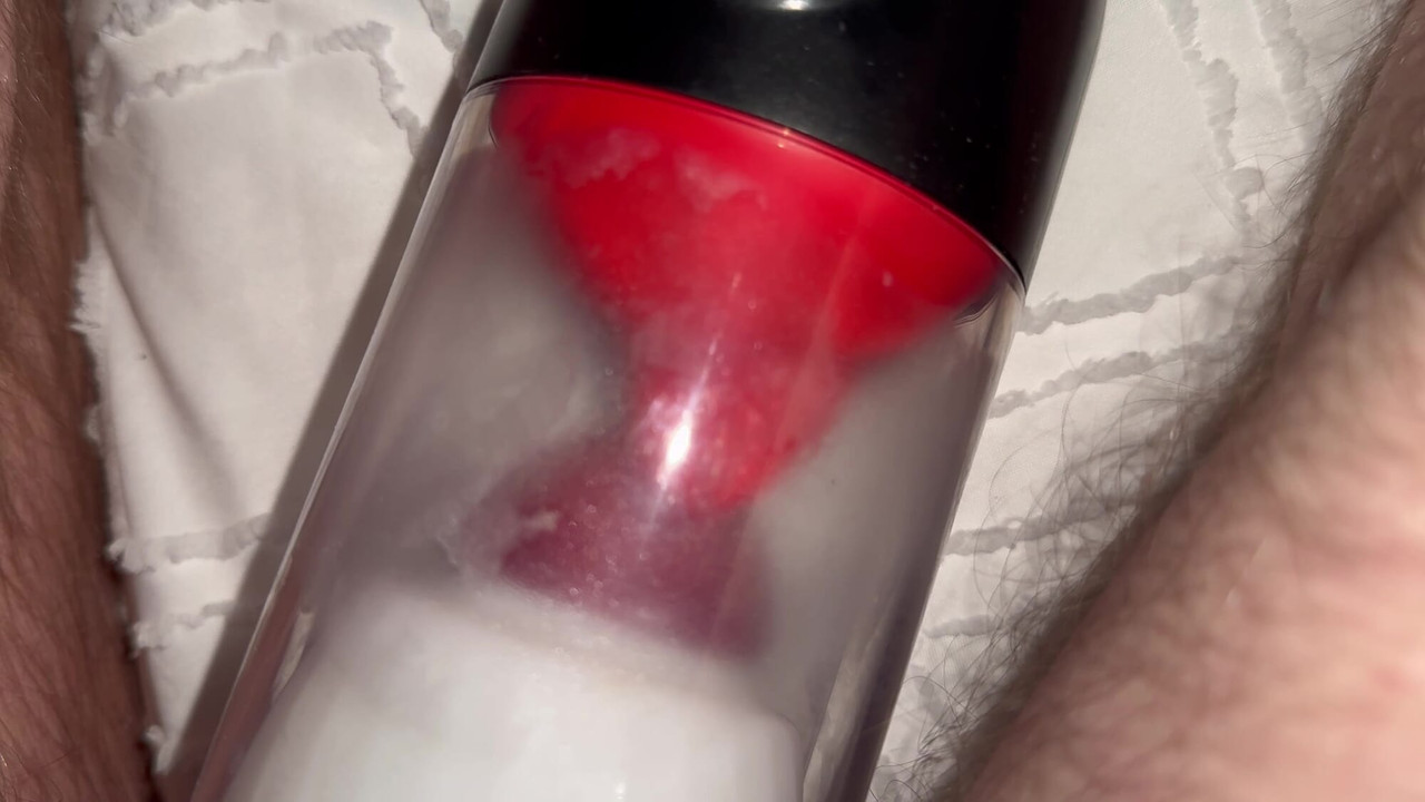 敏感で腫れたペニスの先端を舐めるおもちゃ