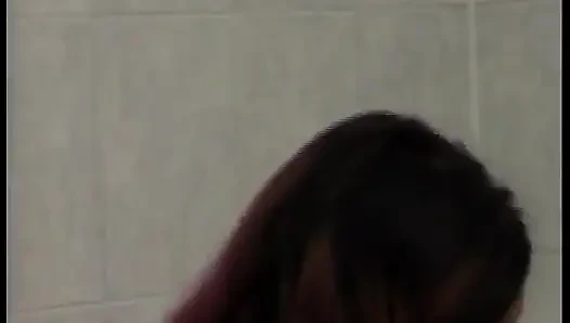 Suster imut jerman lagi asik ngentot kontol di kamar mandi