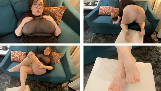İri göğüslü iri güzel kadın orta yaşlı seksi kadın çıplak külotlu çorapla mastürbasyon yapıyor
