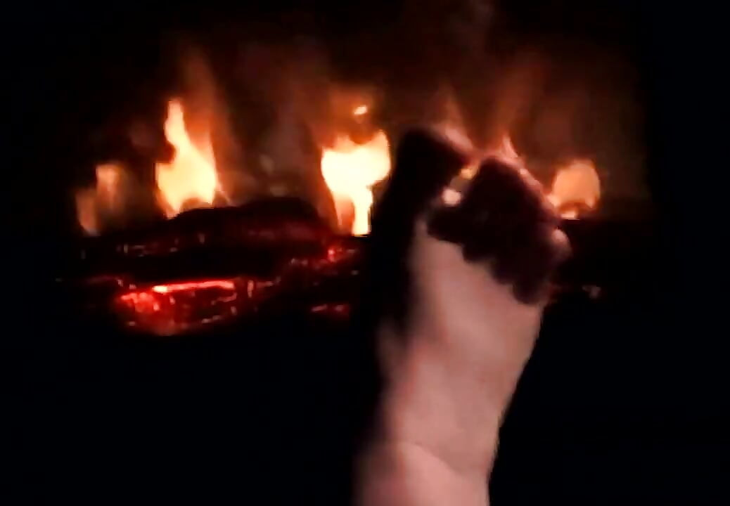 Aquecendo meus pés para lhe dar um bom punheta com os pés quentes sem fones de ouvido necessários