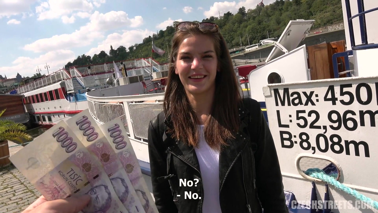 チェコの街 - 史上最もシャイな女の子