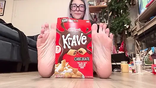 Size 16 Feet Compared to Everyday Objects