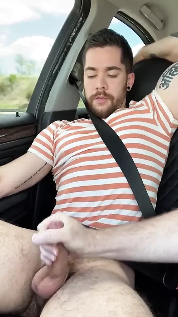 Taxi driver makes me cum in car