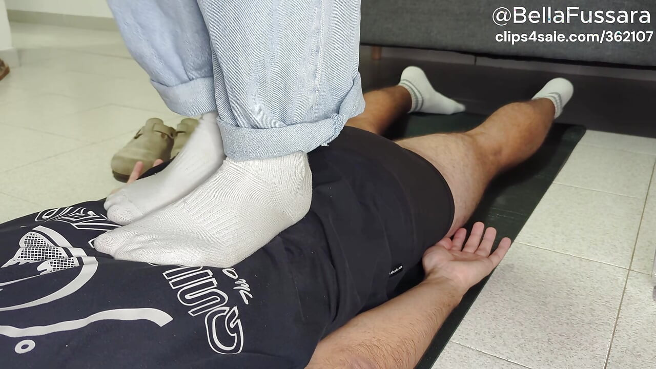 POV 트램플 테라피: 부드러운 자지와 몸을 짓밟는 풋잡 - 양말, 맨발, 신발! - 벨라푸사라