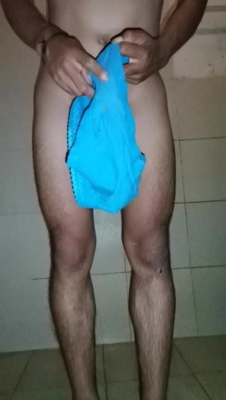 Teyzemin yeni mavi külotu