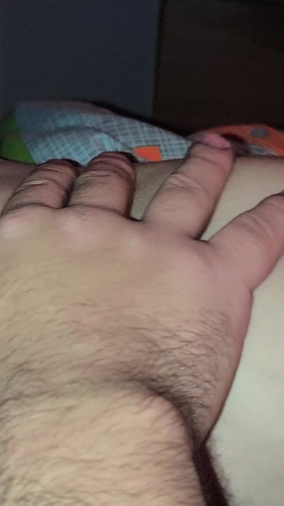 내 의붓여친을 도와줘! 쪼이는 보지 자위와 젖탱이 마사지 | 클립 1