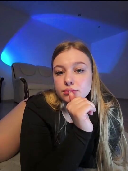 Bouncing huge tits and masturbate fat pussy