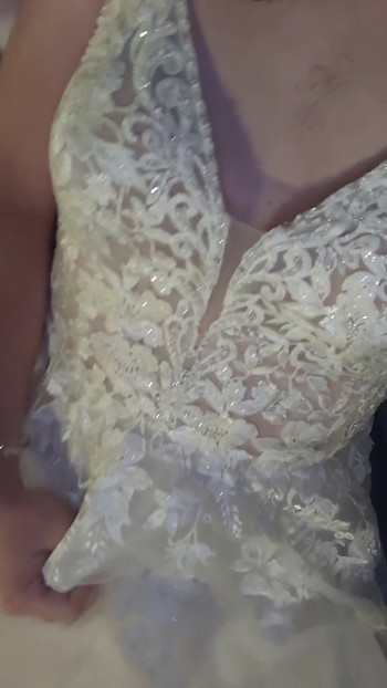 Unforgettable moment from "Making love to bride's luxurious wedding gown and white fur shawl"