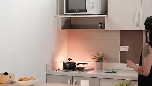 Bu Güzel Dövmeli Üniversite Kızının Poposunu Kırdım