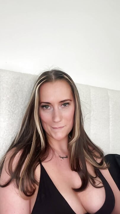 Brudne gadanie oszukującej brytyjskiej MILF ASMR JOI