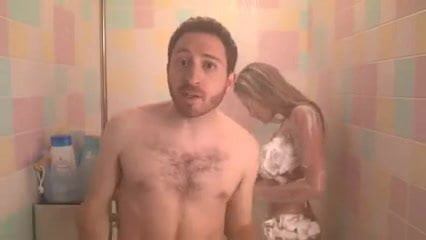 Sexe sous la douche avec des femmes