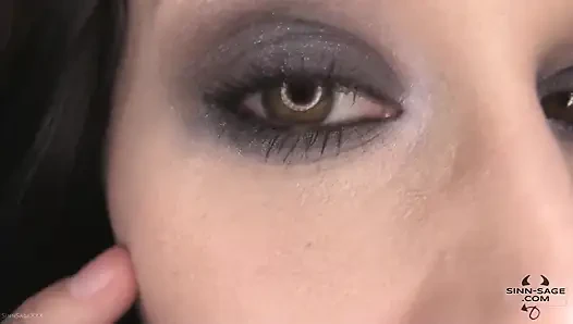 Schau Mir in Die Augen Mit Sinn Sage