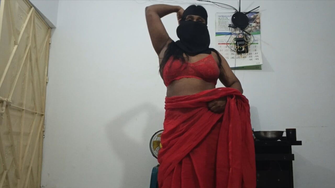 Young beauty shows off hot dance moves