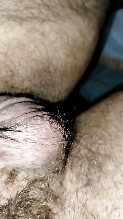 Młody gej potrzebuje kogoś, z kim mógłby się wziąć prysznic