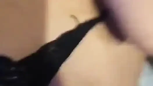 Vanessinha drehte ihr den Rücken zu, also blieb mir nur, das hier zu tun