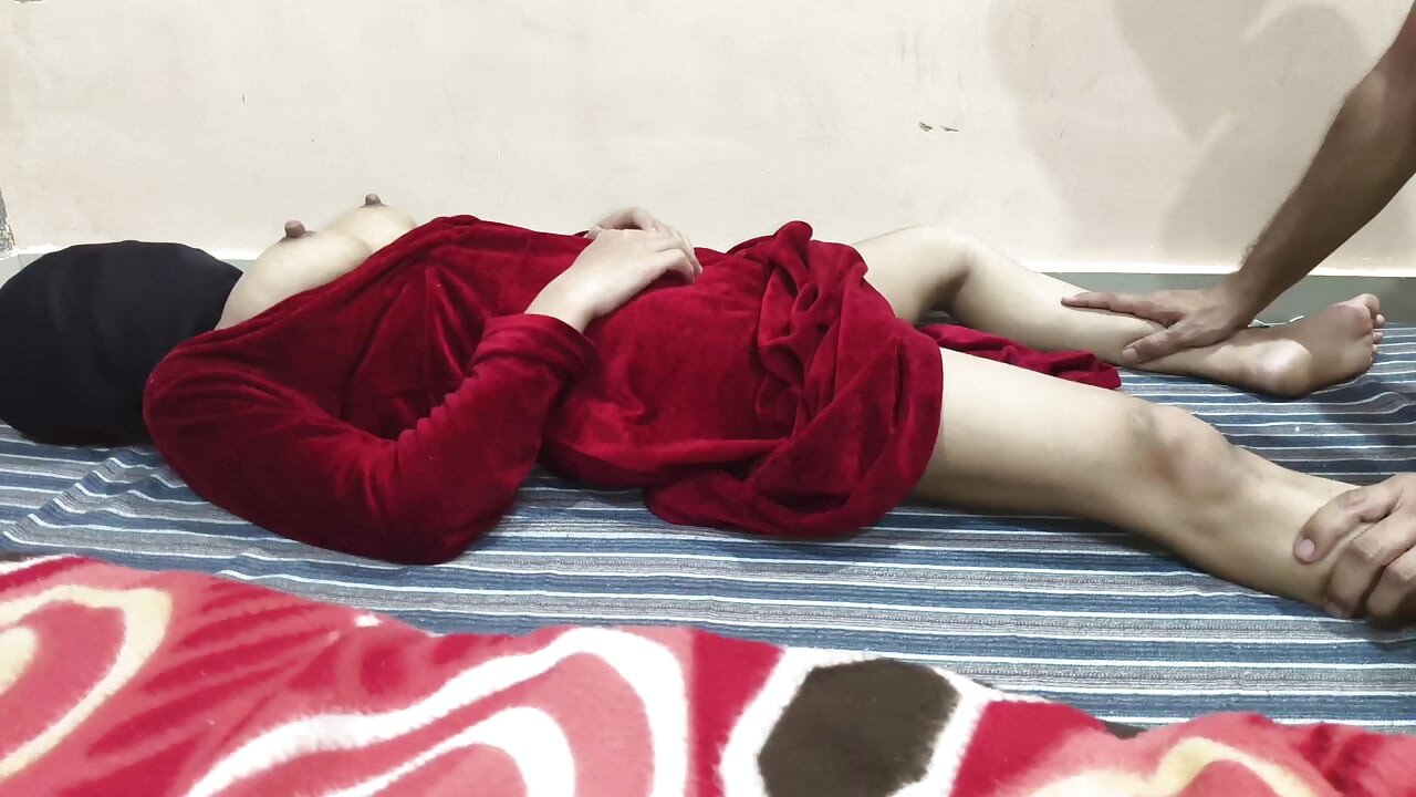 Hintli desi üvey kız kardeş üvey erkek kardeşiyle sert seks yapıyor ve amcık yalıyor büyük yarak videosu