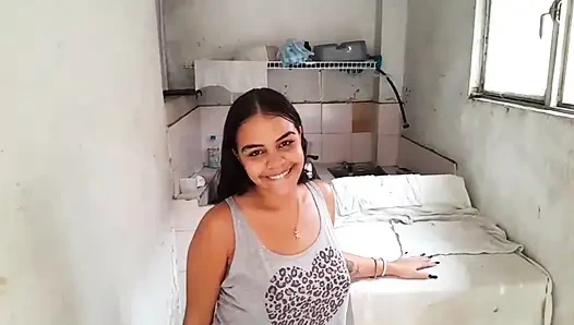 ГРЯЗНАЯ СТИРКА VALENTINAHOT10 СТАНОВИТСЯ ОТЧАЯННОЙ ОХОТОЙ ЗА ЧЛЕНОМ