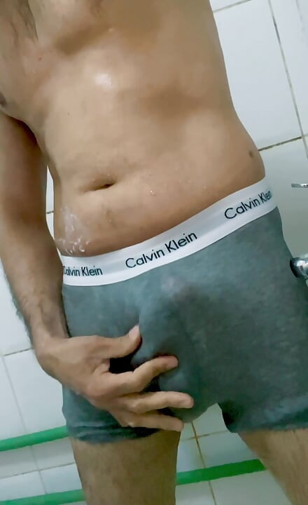 Yalnız oğlan mastürbasyon yapıyor