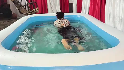 Mallu paar schwimmbad-fick mit blowjob