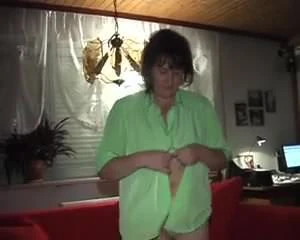 Mature wet pussy play
