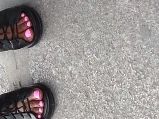 Pretty ebony feet paris