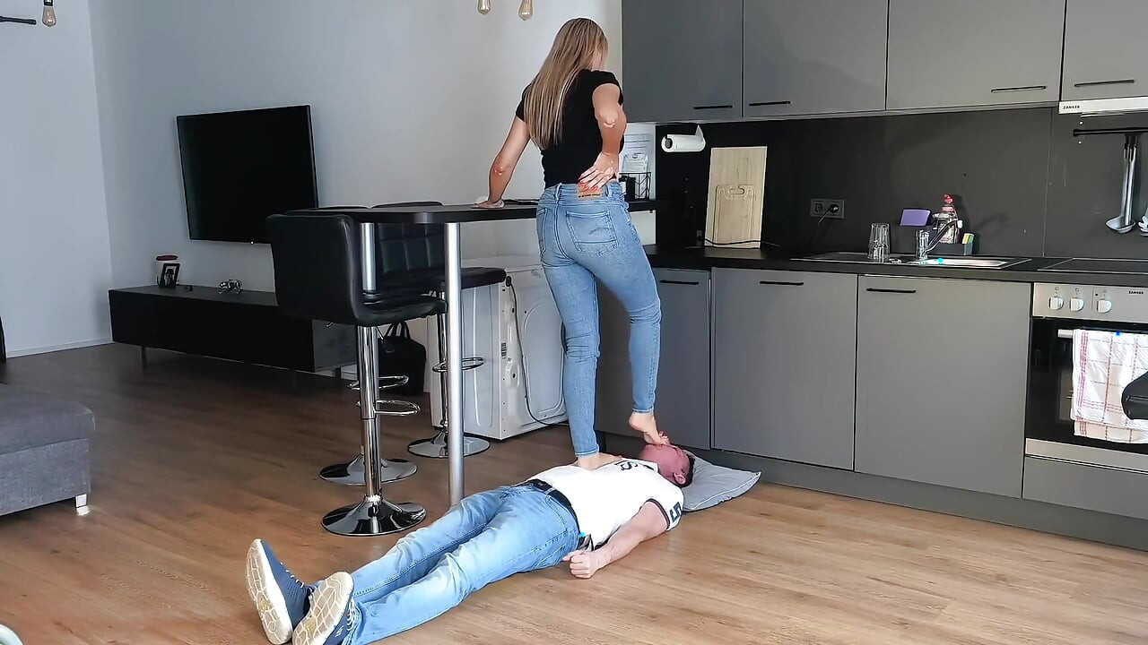 Pisoteando descalzo