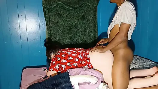 Götünü kaldır ve o götü büyük yarak üzerinde çalıştır