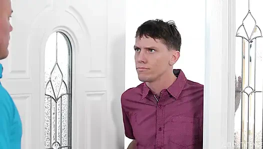 Annenin oğlu - kıskanç üvey oğul Rion King hiçbir erkeğin ateşli orta yaşlı seksi kadın Ryan Keely için yeterince iyi olmadığını düşünüyor