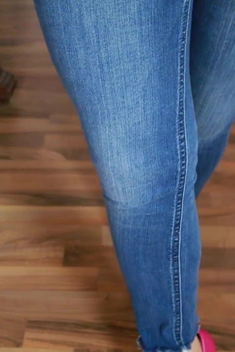 Pink heels on wood - menggoda asmr sambil klik dan celana jins