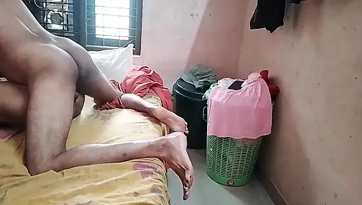 Indische hausfrau leckt den penis des ehemanns in ihrem mund