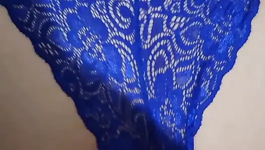 En iyi arkadaşımın kız arkadaşıylayım, onu bırakmasın diye ziyaret ediyorum