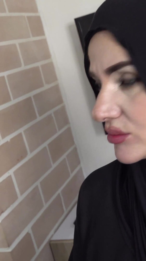 Big Tits Big Ass Muslim Hijabi Mom Fucks BBC | Clip 1