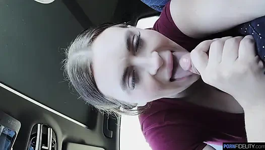 Büyük memeli Lindsay Lee için sürekli dölleme