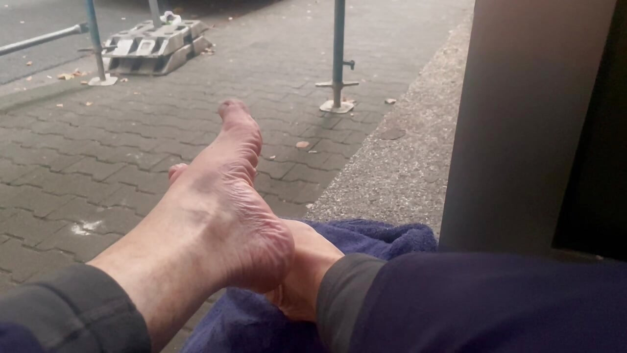 Even without paint, my feet look good