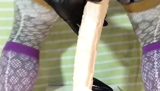 gösterir fiş dışarı pislik girer büyük yapay penis içinde göt deliği