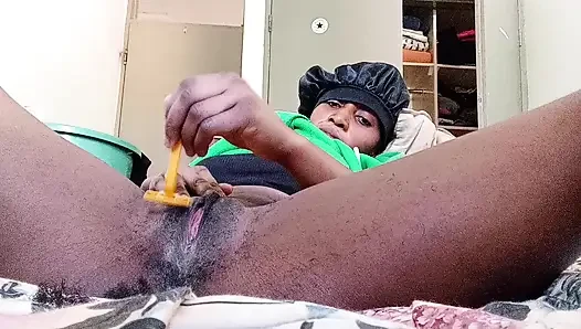 Semua pria suka memek bersih mari kita cukur memekku