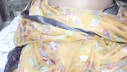 Bhabhi zeigt ihrem freund ihren körper