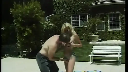 Blondes teen mit schönen titten von einem großen schwanz hart gefickt