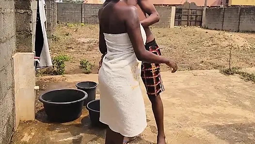 Подселенная на секс грязная сучка трахает брата ее мужа за окном