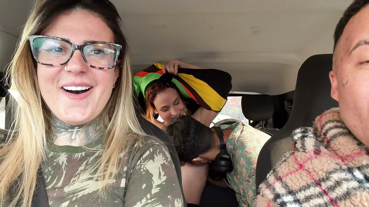 I called chapeira from fast food to have sex she accepted and along with a follower asked to eat her and she let me