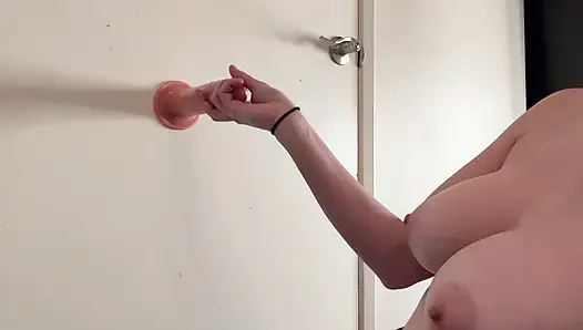 Artemisia si tante seksi italia lagi asik muasin memeknya pakai dildo sambil mengerang keenakan
