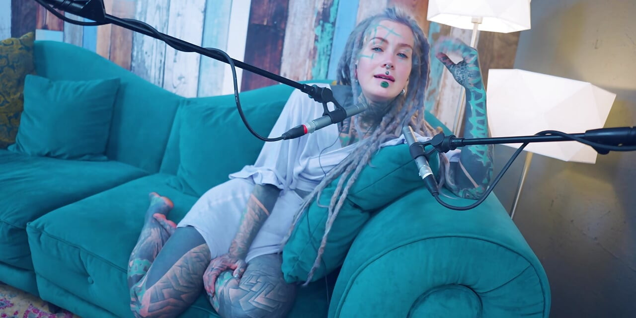 Ben hakkında konuşuyorum - izolasyon - asmr podcast sfw konuşuyor gotik sıska kız dreadlocks dövmeli model dövmeli kız
